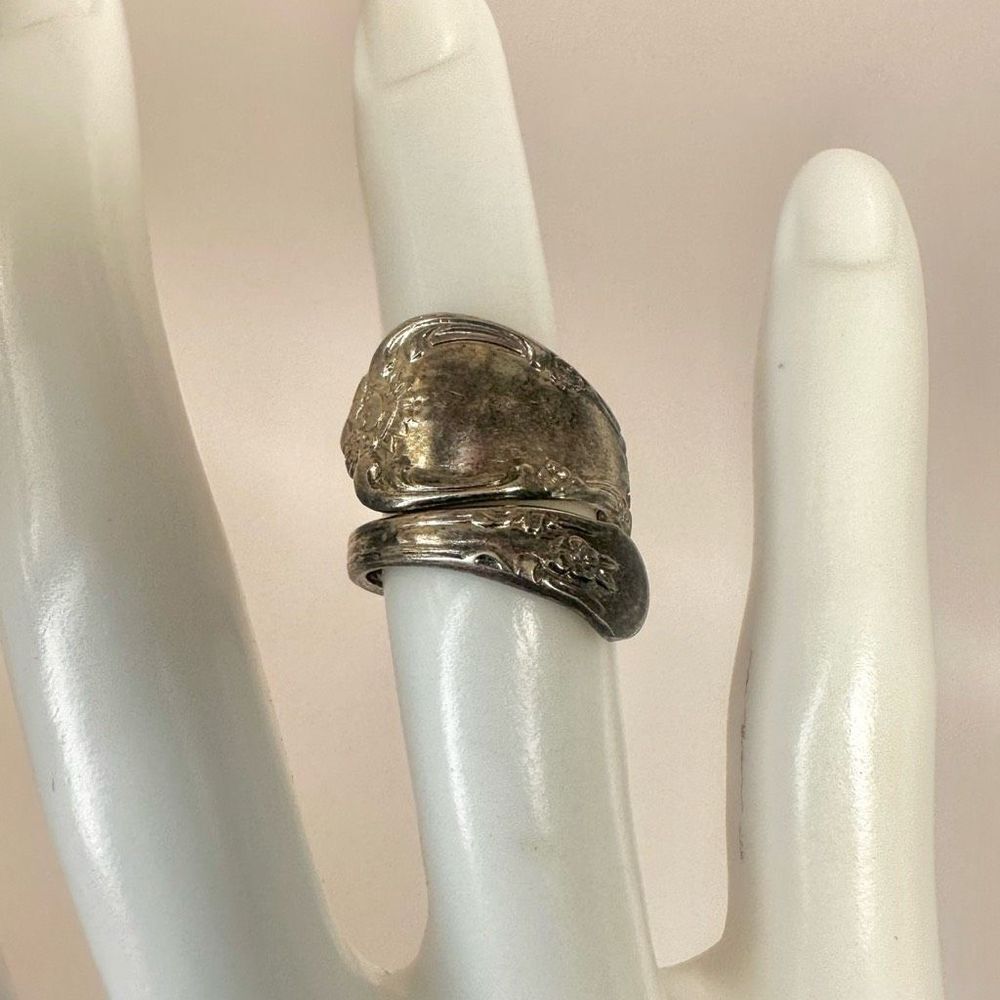 Oneida William Rogers Silver tone adjustable spoon ring